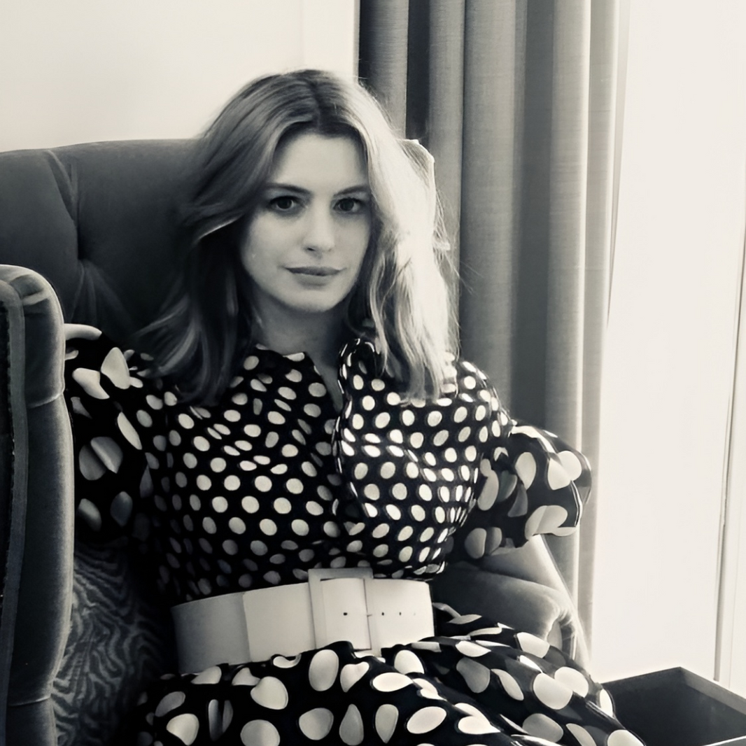 ANNE HATHAWAY IN DICE KAYEK RESORT 19 RTW